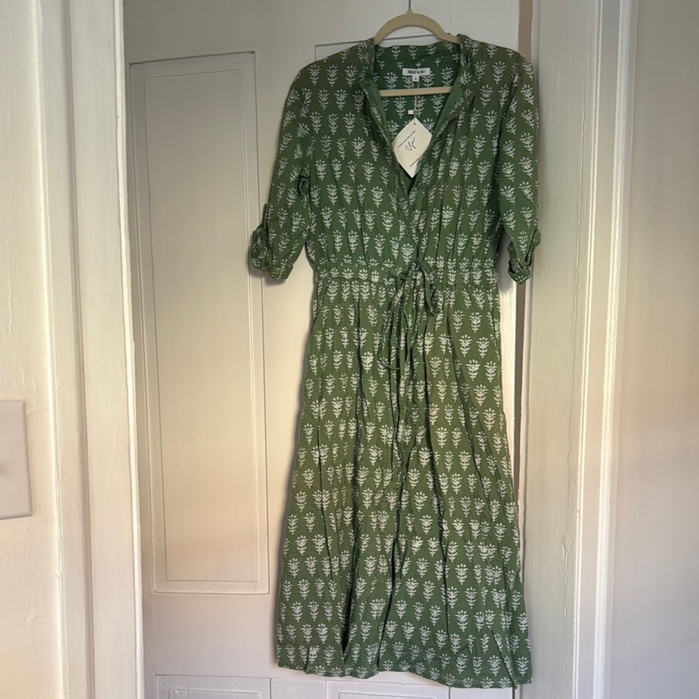 Beau & Ro Sage green  Leaf Print  Dress medium